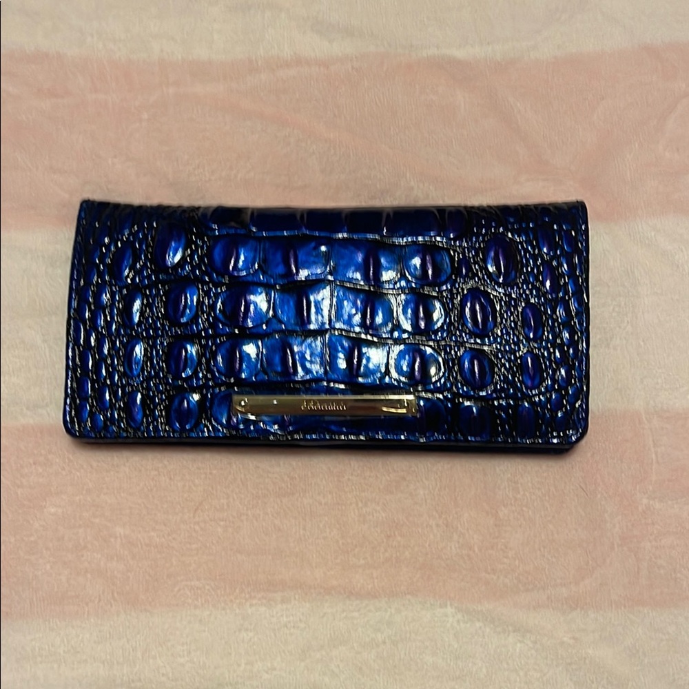 Elegant Blue Crocodile-Embossed Women's Clutch GUC